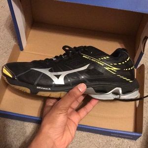 Mizuno volleyball shoes - Wave Lightnings